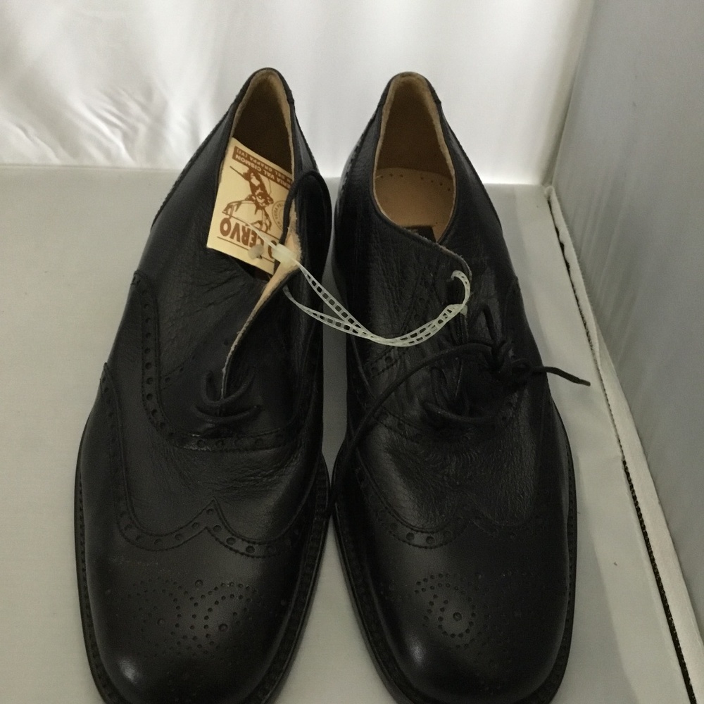 DRESS-UP SHOES FOR MEN.